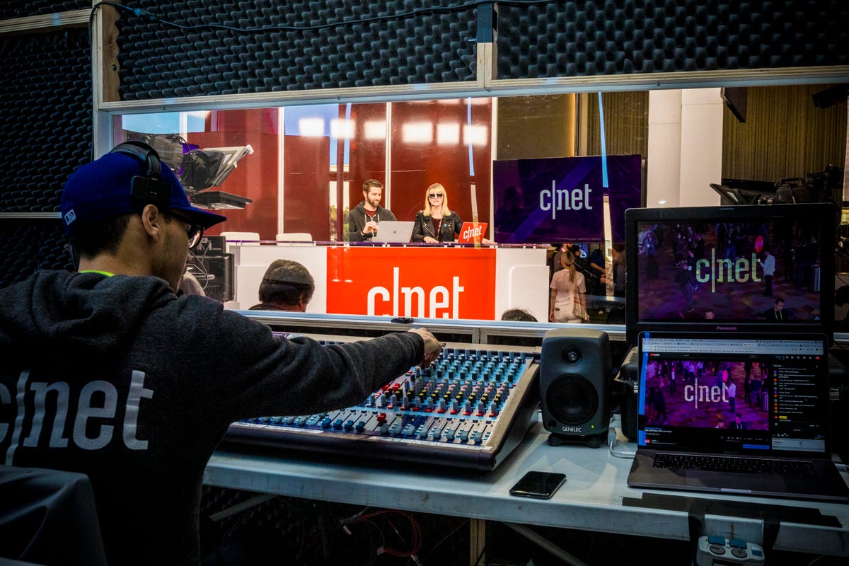 inside-behind-the-scenes-cnet-booth-ces-2019-0270