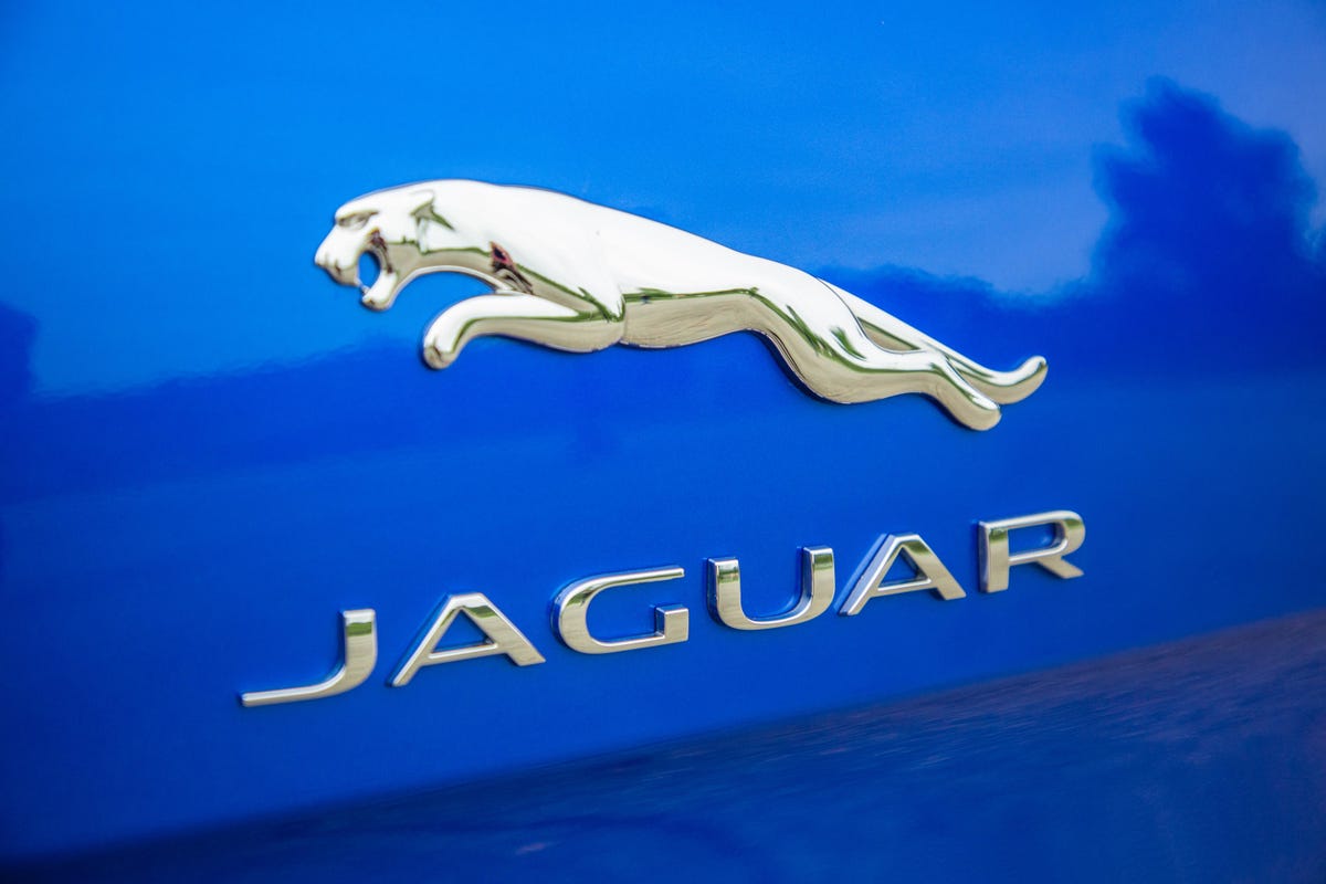 2019-jaguar-xjr575-37