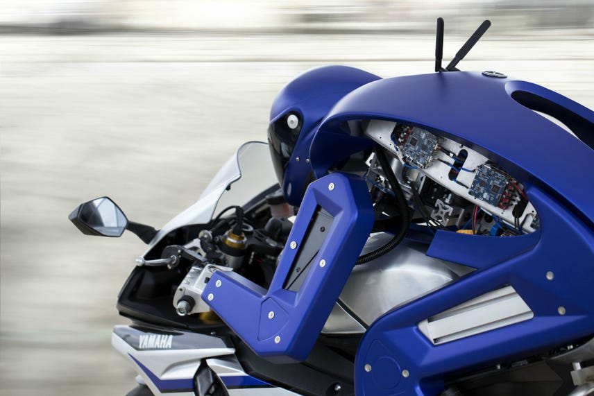 Yamaha's Motobot rides a motorcycle, is cooler than us (Tomorrow Daily 266)