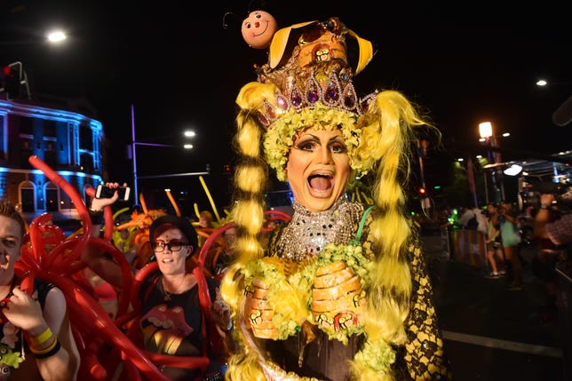 Twitter and Facebook let you watch the Sydney Mardi Gras Parade