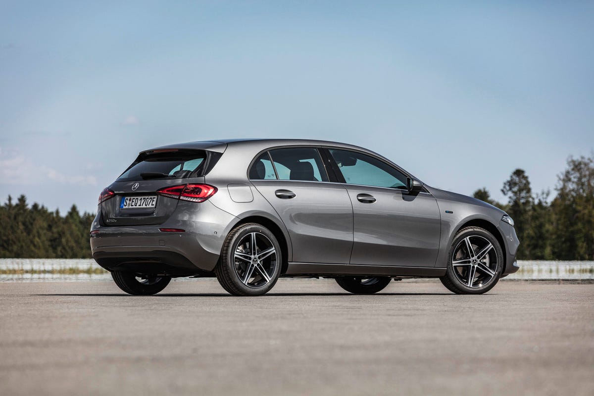 Mercedes-Benz A-Class plug-in hybrid is packed with smart tech - CNET