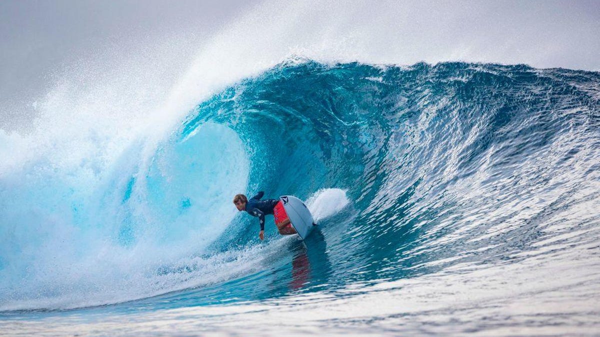 TAHITI-SURFING