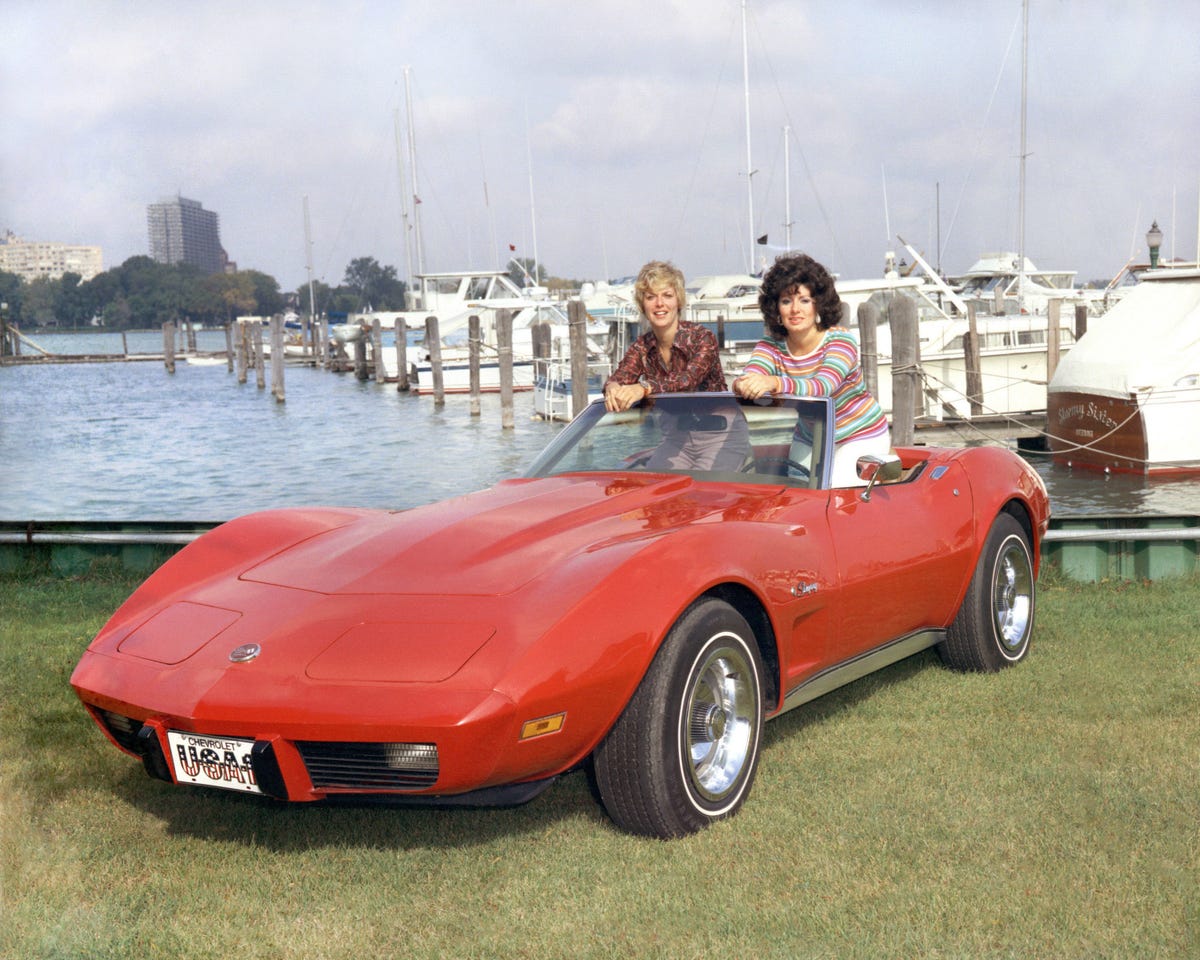 1975-chevrolet-corvette-convertible-1