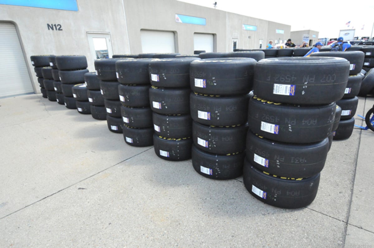 Indy_-_Wall_of_tires_ready_for_teams.jpg