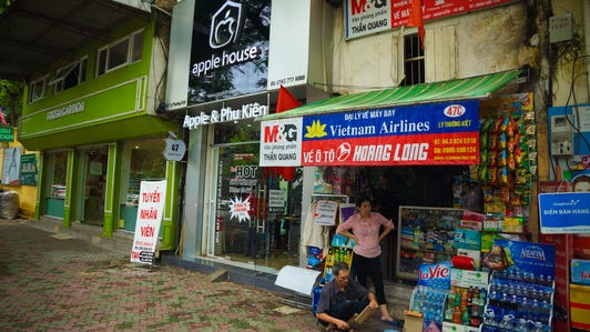 vietnam-electronics-stores-apple-07216.jpg