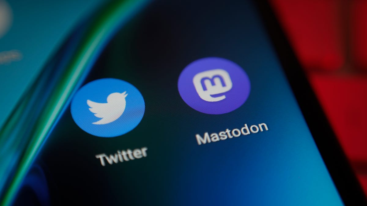 Twitter and Mastodon apps on a phone screen