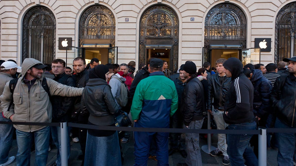 Hundreds of people lined up in front of Apple's store near Paris's opera house to buy an iPhone 4S.