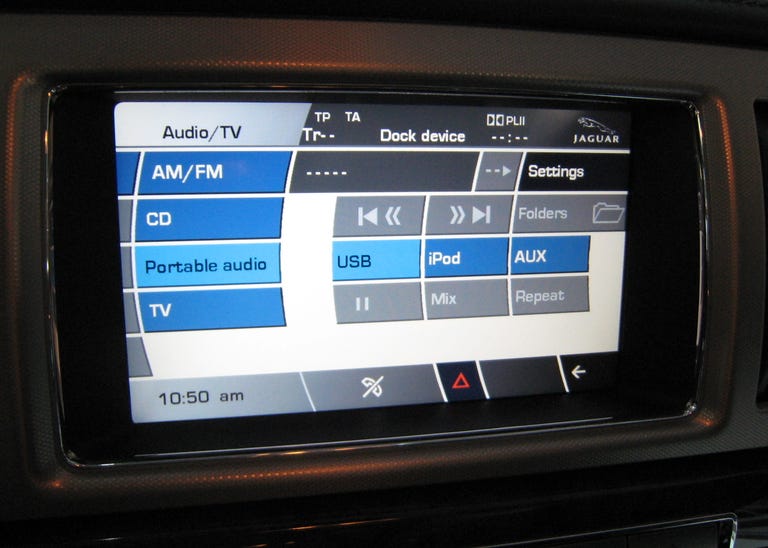 Jaguar's graphic interface in the XF