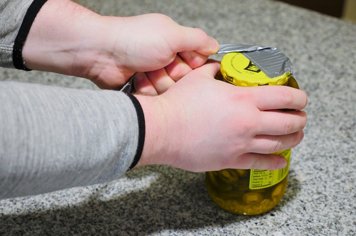 7 ways to remove a stubborn jar lid - CNET