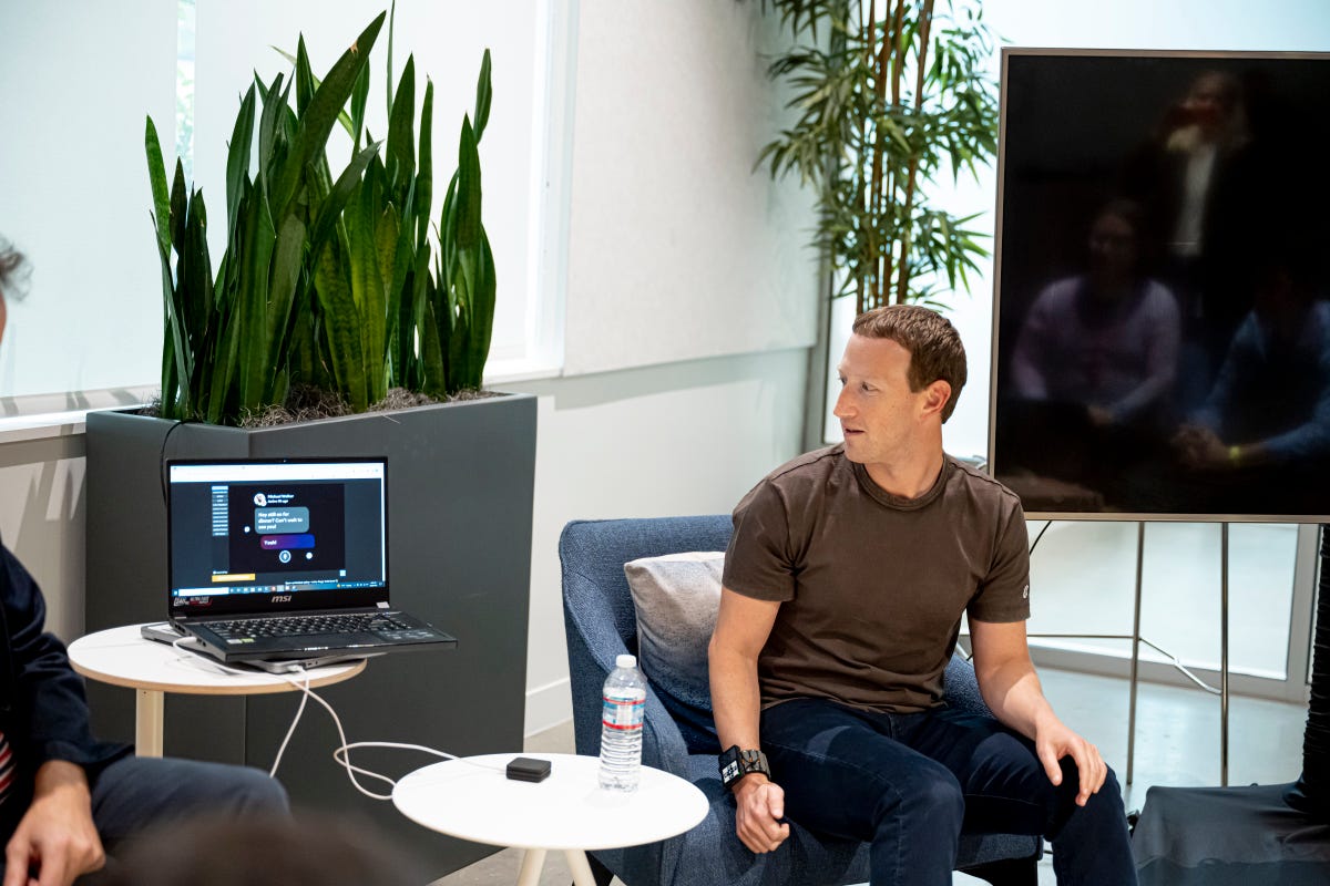 Mark Zuckerberg demos a neural input wristband with a computer