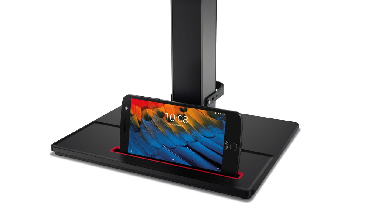 05-thinkvision-creator-p27-closeup-phone-holder-with-mobile