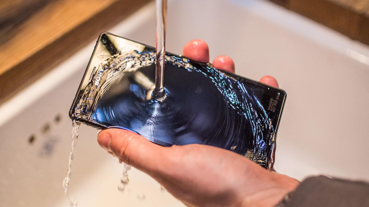 Sony Xperia M4 Aqua review: Big on style, short on substance