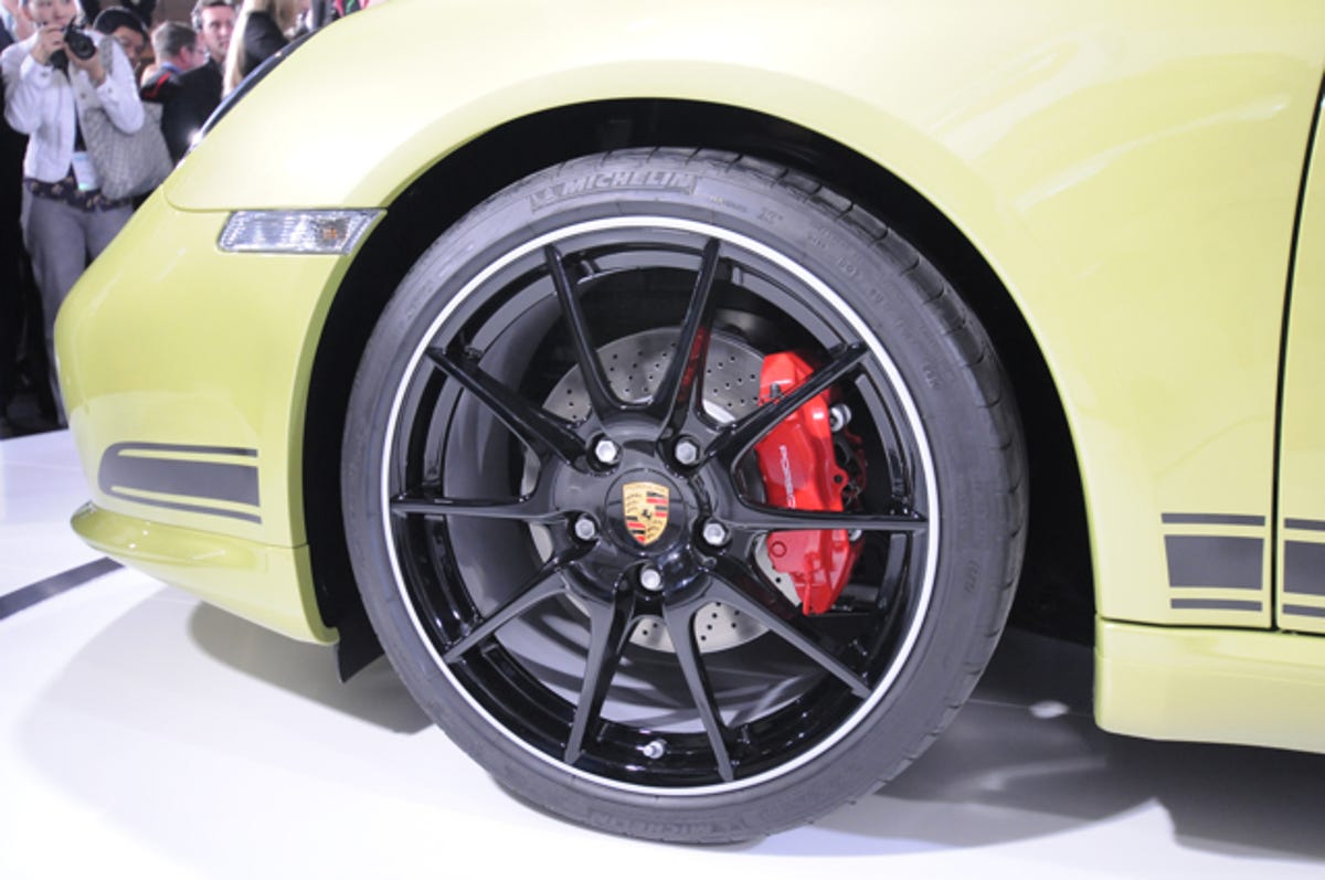 Porsche_Cayman_R_front_wheel.jpg