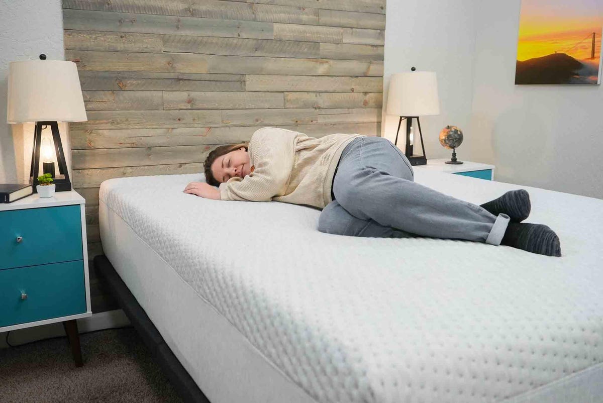 casper-dream-max-hybrid-mattress-side-sleeper-dl-1
