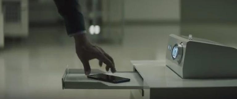 Samsung ad features helpful robots.