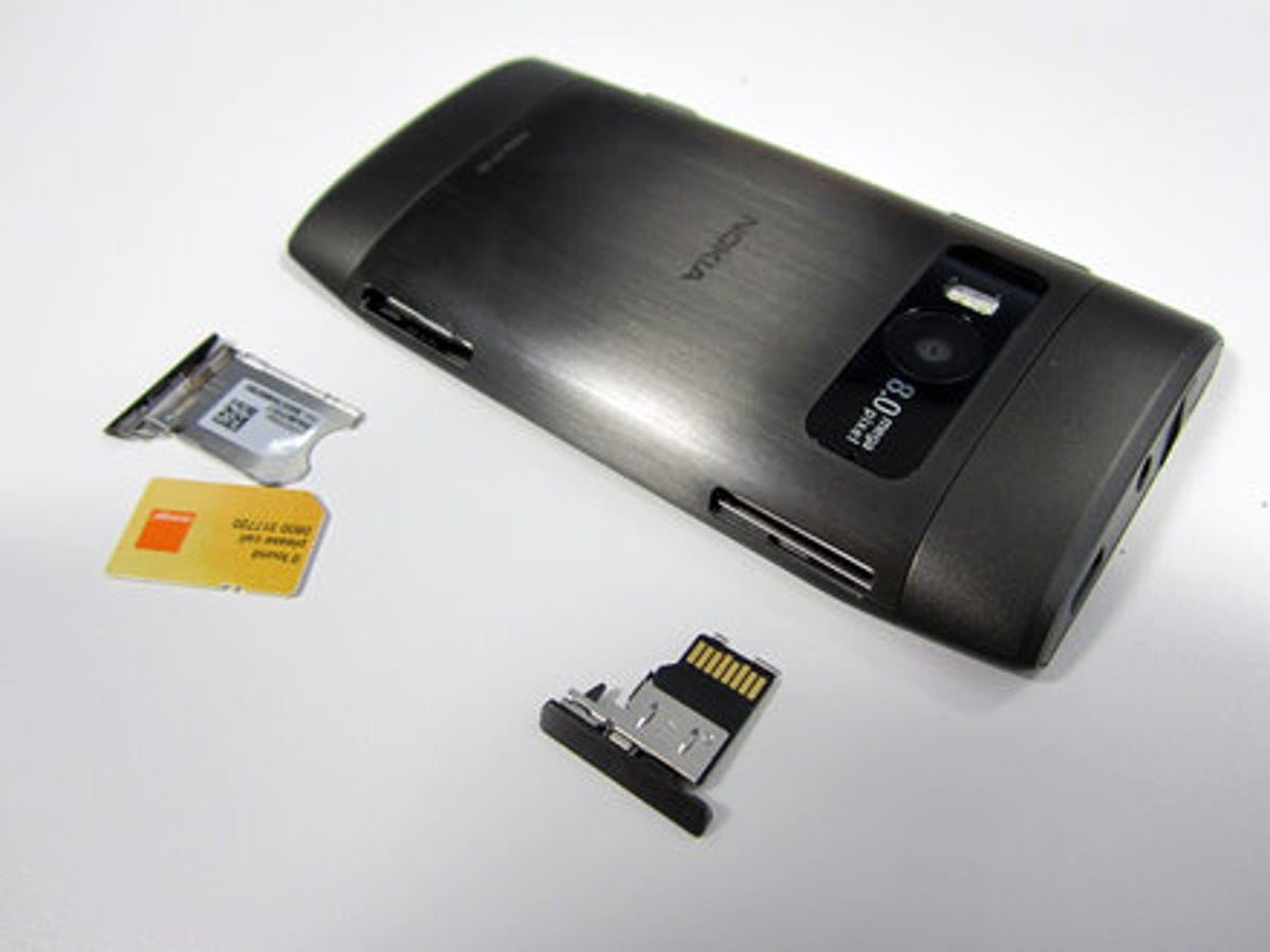 Nokia X7 SIM and microSD cards