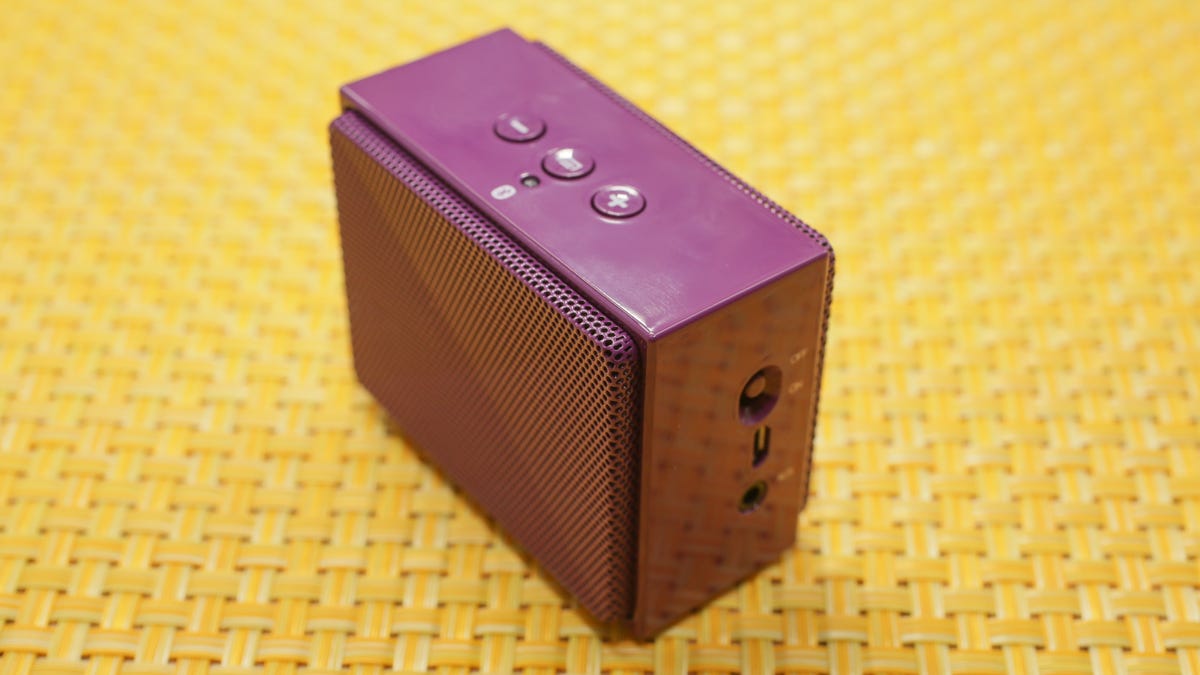 amazonbasics-ultra-portable-bluetooth-speaker-btv2-01.jpg