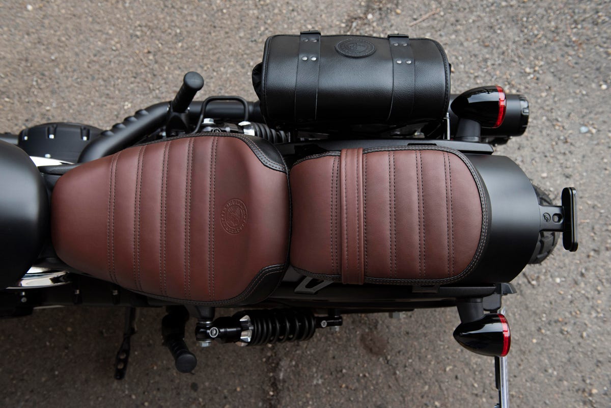 2019-indian-scout-bobber-accessorized-07