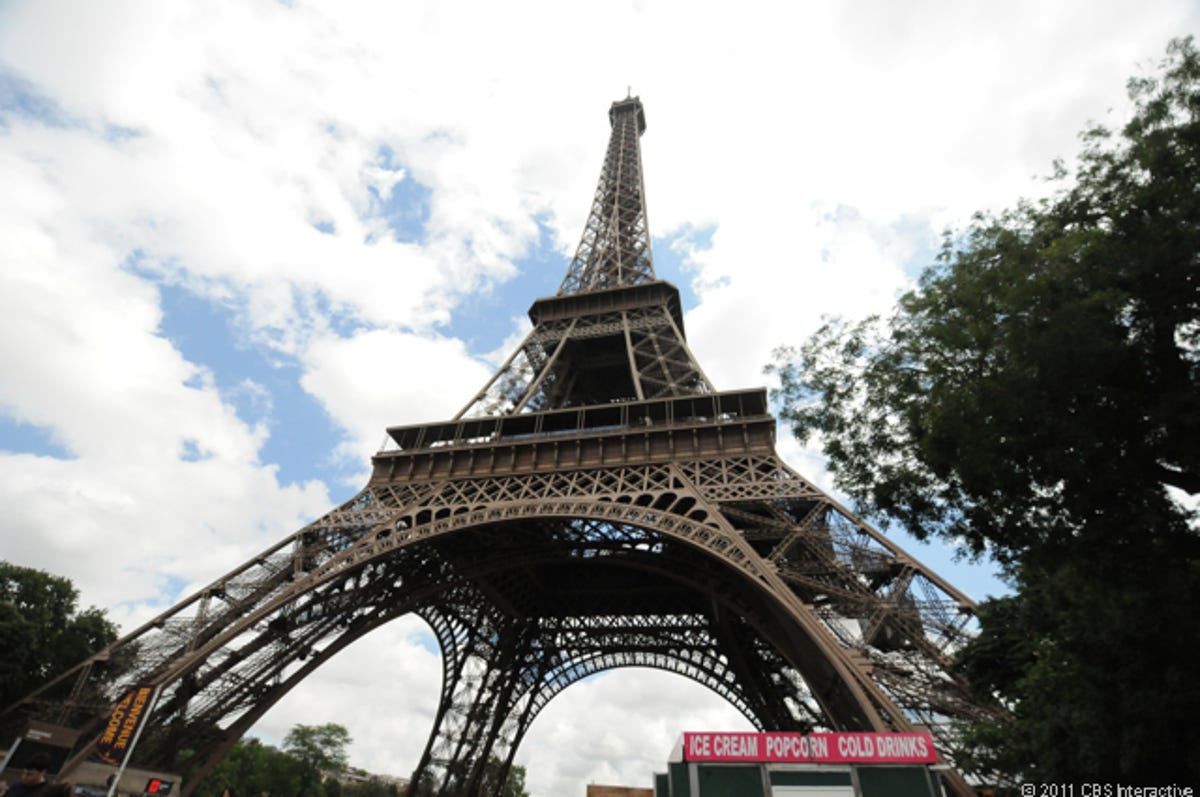Low_wide_angle_Eiffel_Tower.jpg