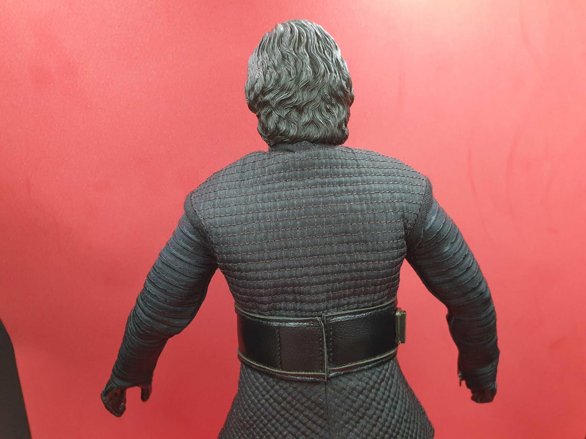 Hot Toys Kylo Ren Rise of Skywalker back with no cape
