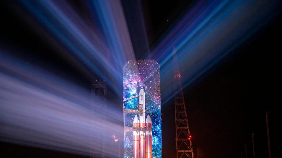 Delta IV Heavy rocket on launch pad