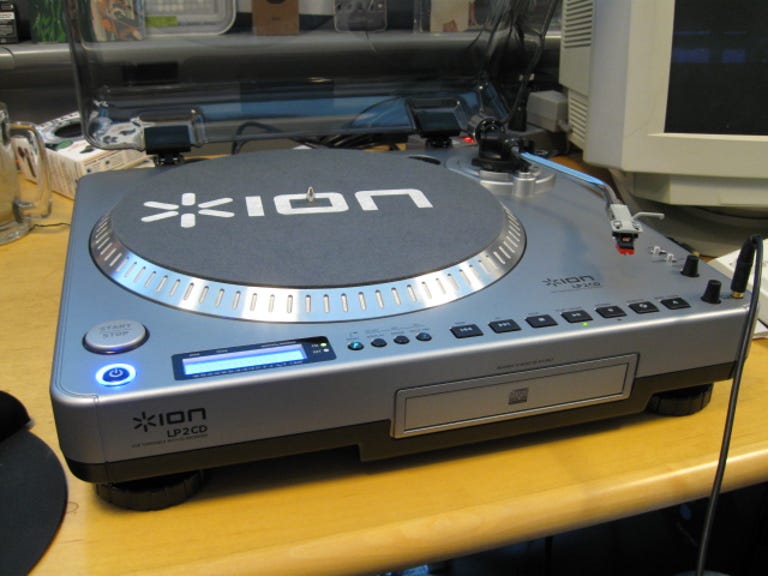 Photo of the Ion LP2CD turntable.
