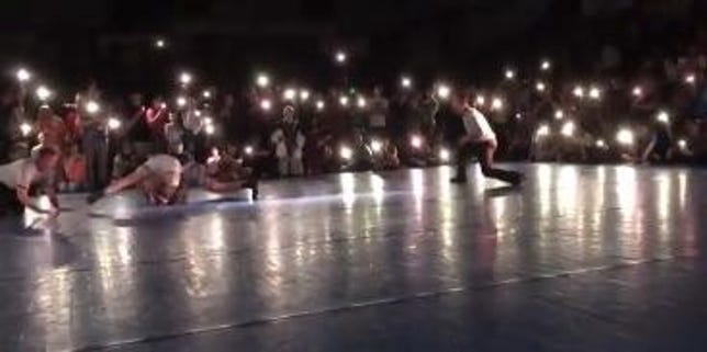 Fans use phones to light wrestling tourney after power outage