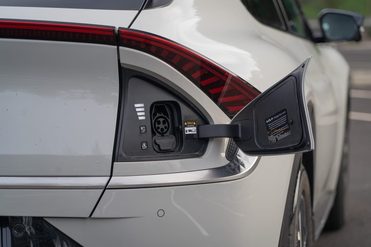 Kia EV6 Wind AWD charging port