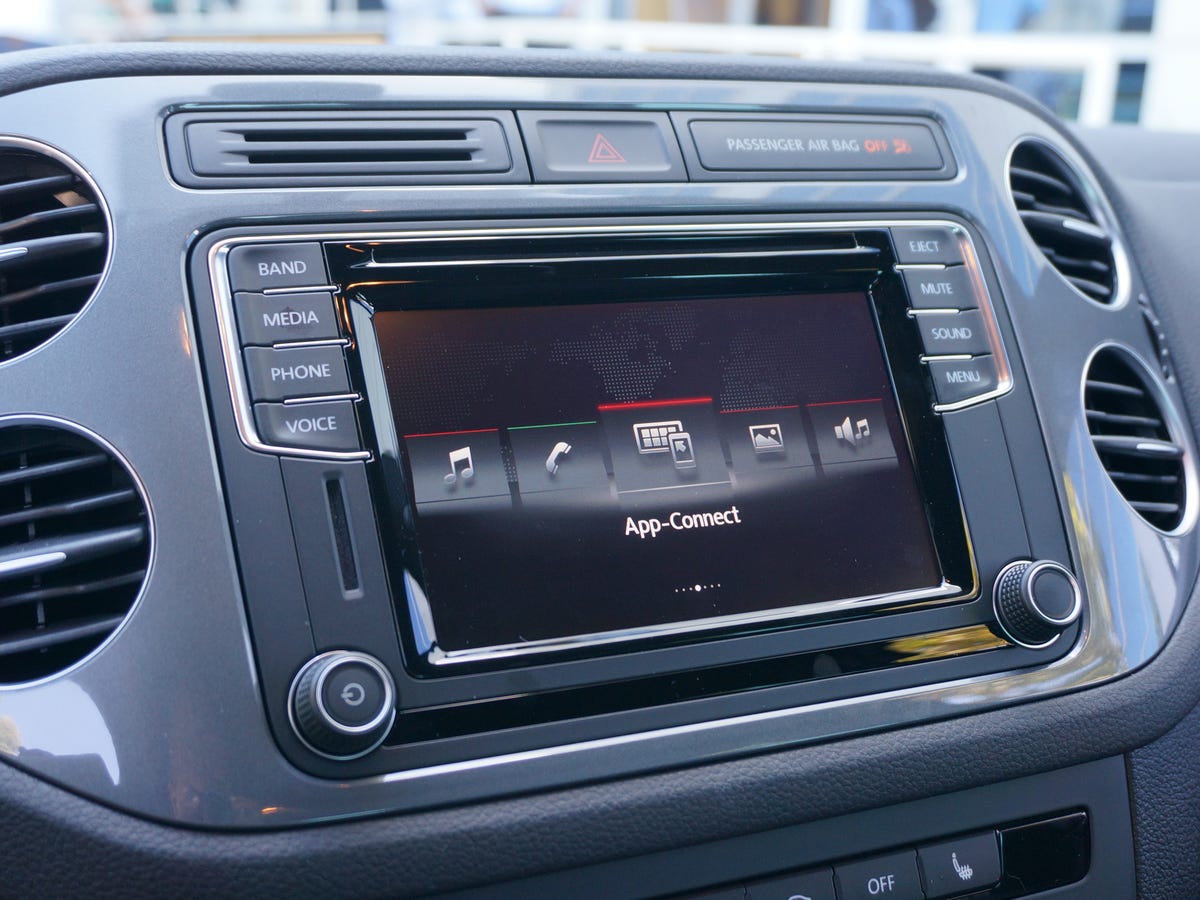 Get an early look at VW's new Android Auto, Apple CarPlay-ready dashboard -  CNET