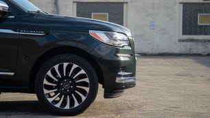 2022 Lincoln Navigator front clip detail from side