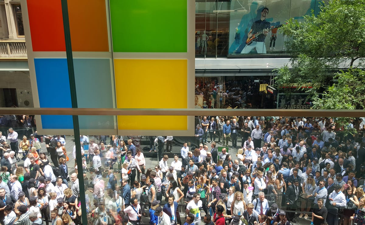 microsoft-store-sydney-crowd-window.jpg