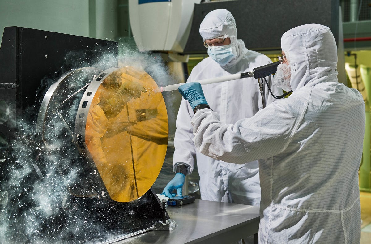 By shooting carbon dioxide snow at the surface, engineers are able to clean large telescope mirrors without scratching them.