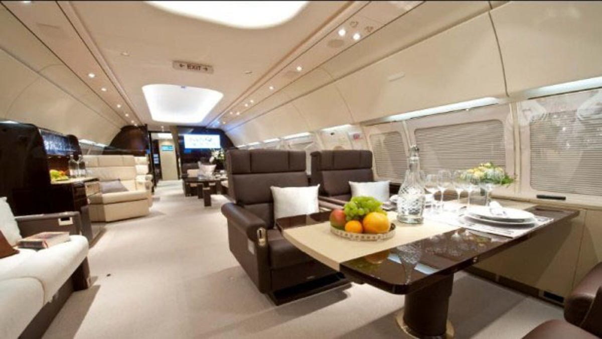 cnet-luxury-airbus-a318-dining.jpg