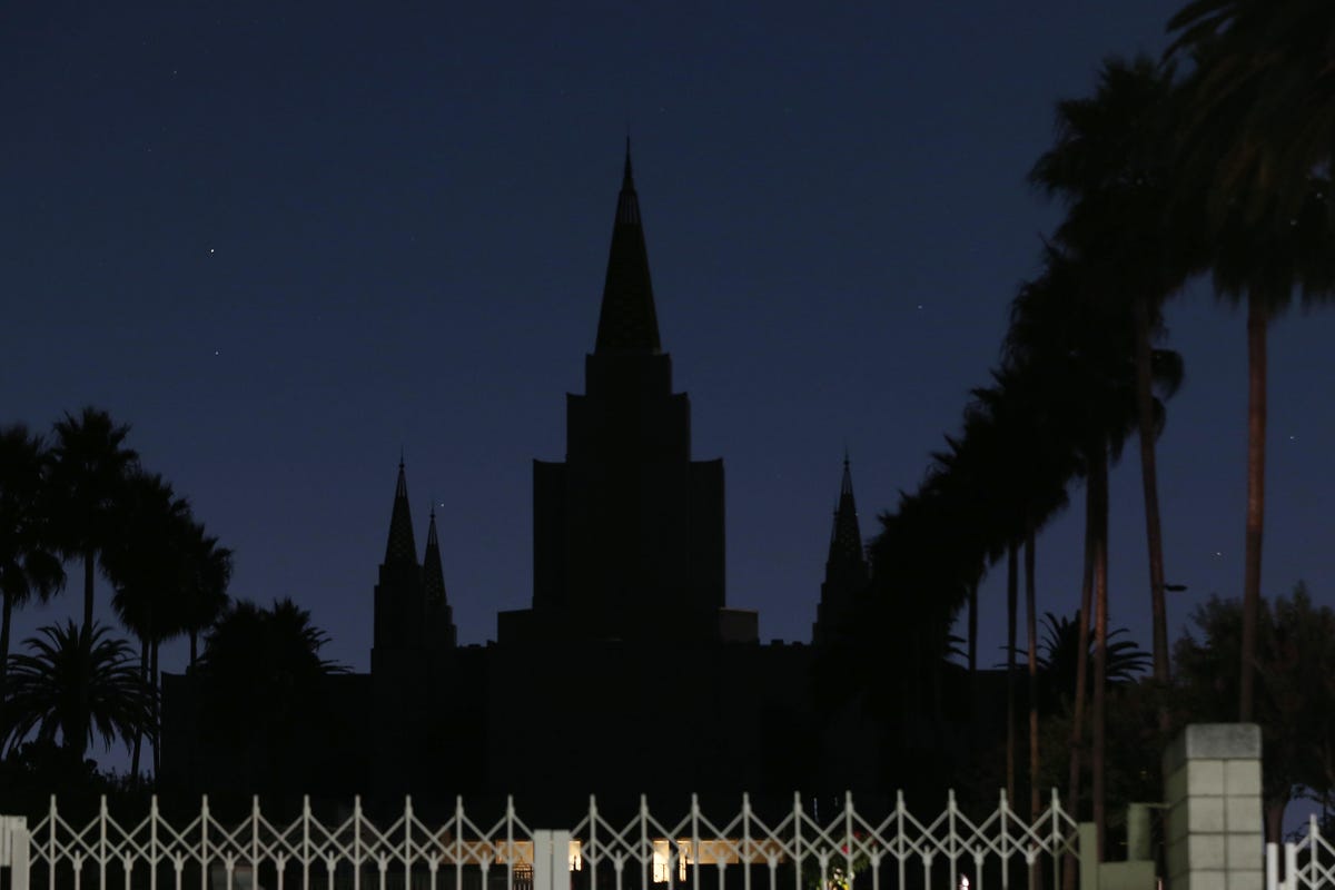 oakland-mormon-temple-blackout