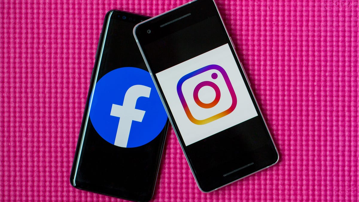 facebook-instagram-logos-phones-2