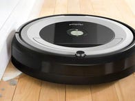 <p>La Roomba 870 a punto de enfrentarse a una alfombra que no siempre puede vencer.</p>