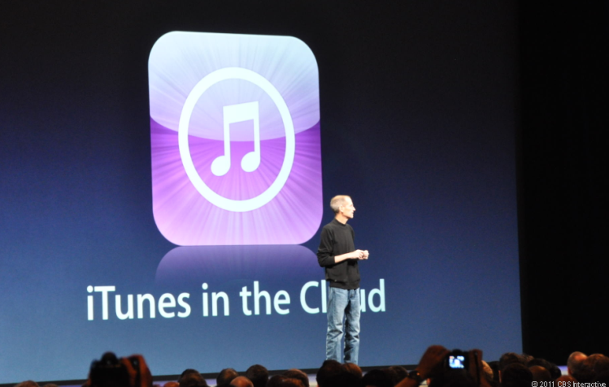 Photo of Steve Jobs talking iTunes and iCloud at WWDC.