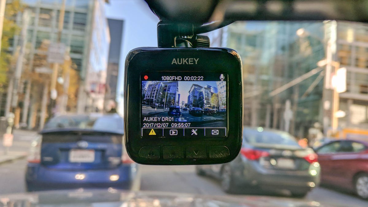 aukey-dashboard-camera-095517