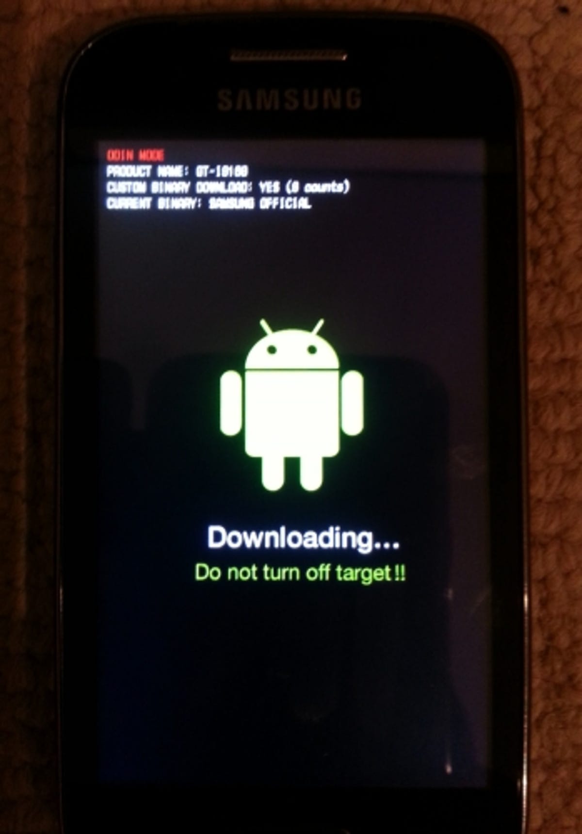 Samsung Galaxy Ace 2 downloading