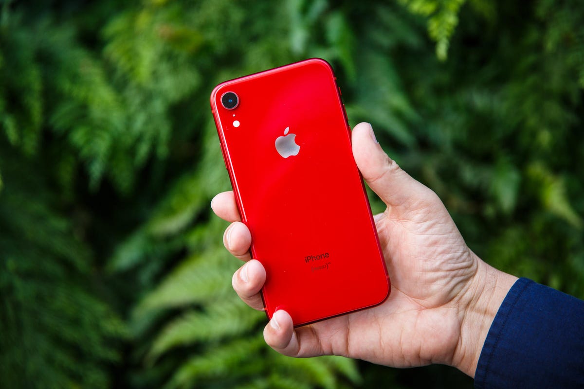 Pelagic kun Hvornår iPhone XR's Product Red model blazes bright in crimson - CNET