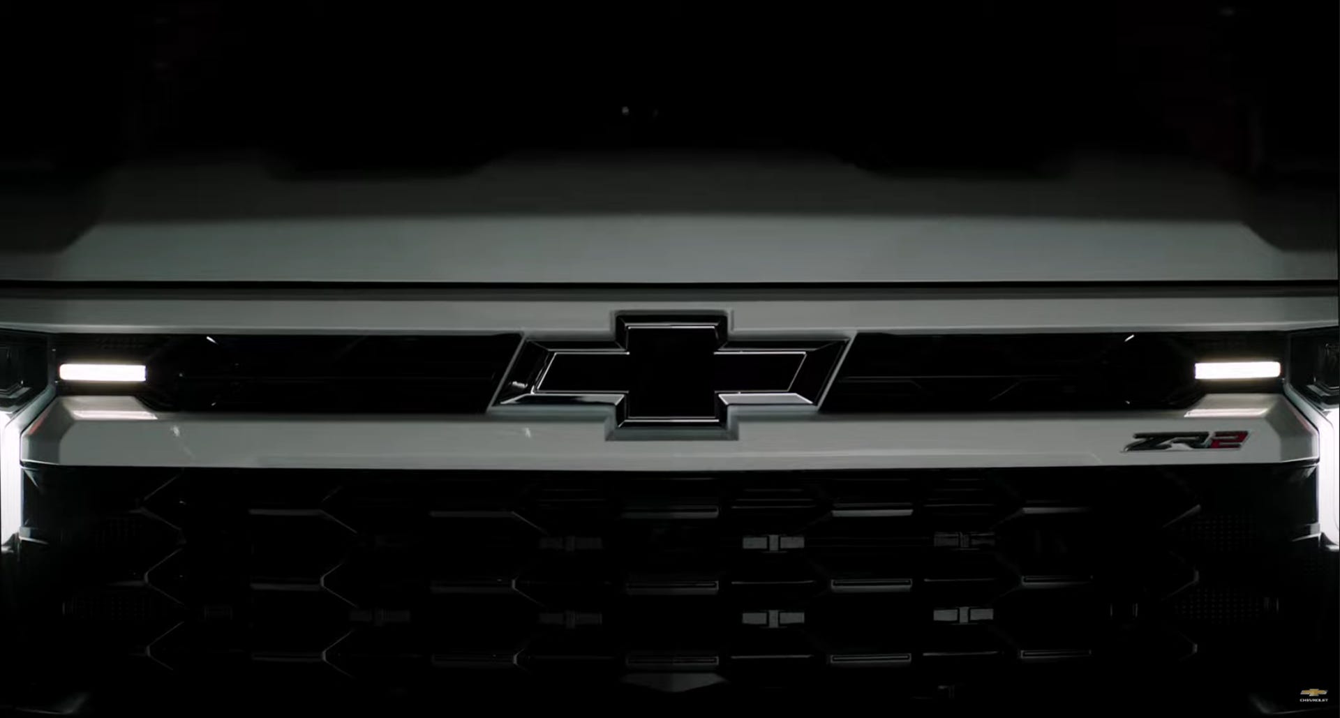 Screencap of the Chevrolet Colorado ZR2 grille in white.