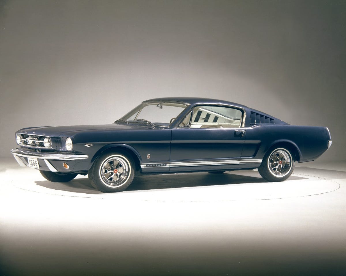 1966_Ford_Mustang_GT_fastback_blue_CN3806-005b.jpg