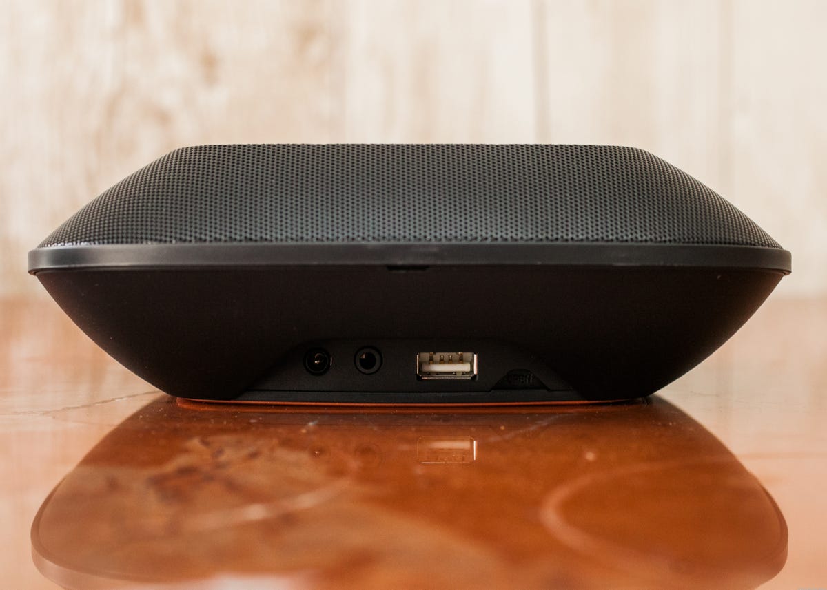 JBL OnBeat Micro review: A compact iPhone 5 speaker dock with some kick -  CNET