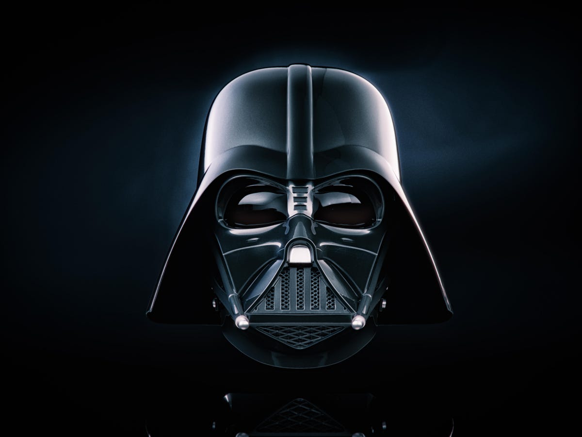 star-wars-the-black-series-darth-vader-electronic-helmet-front