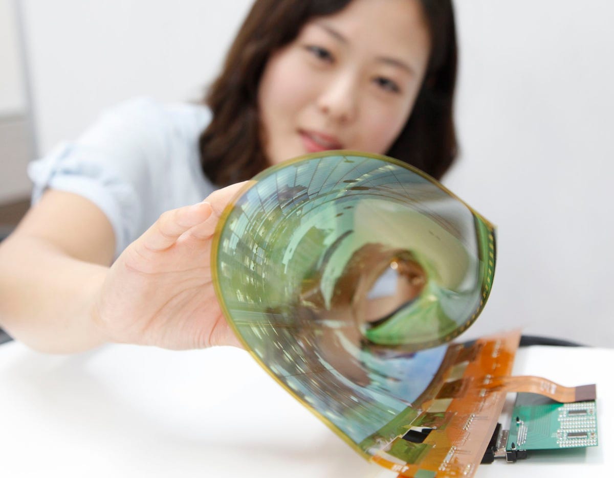 lg-display-18-inch-flexible-oled-panel-to-be-showcased-at-sid-2015.jpg