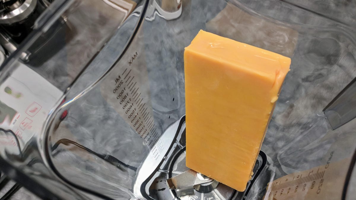 omega-om7560-blender-cheese-before