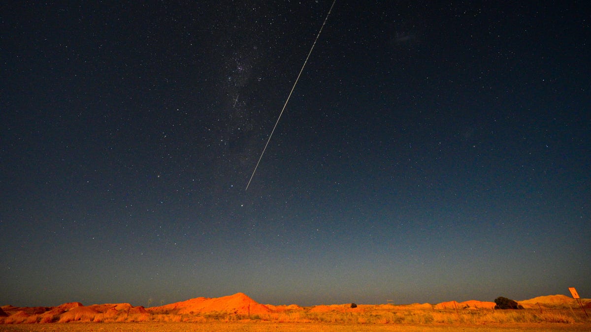Hayabusa2 return capsule blazing across the sky above Coober Pedy, South Australia
