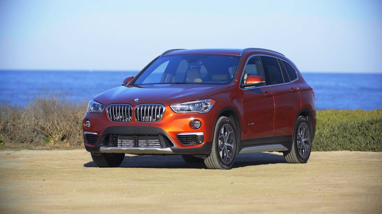 rs-review-2019-bmw-x1-holdingstill