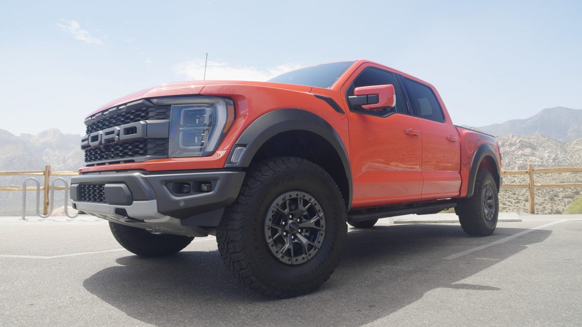 2021 Ford F-150 Raptor - front 3/4 view