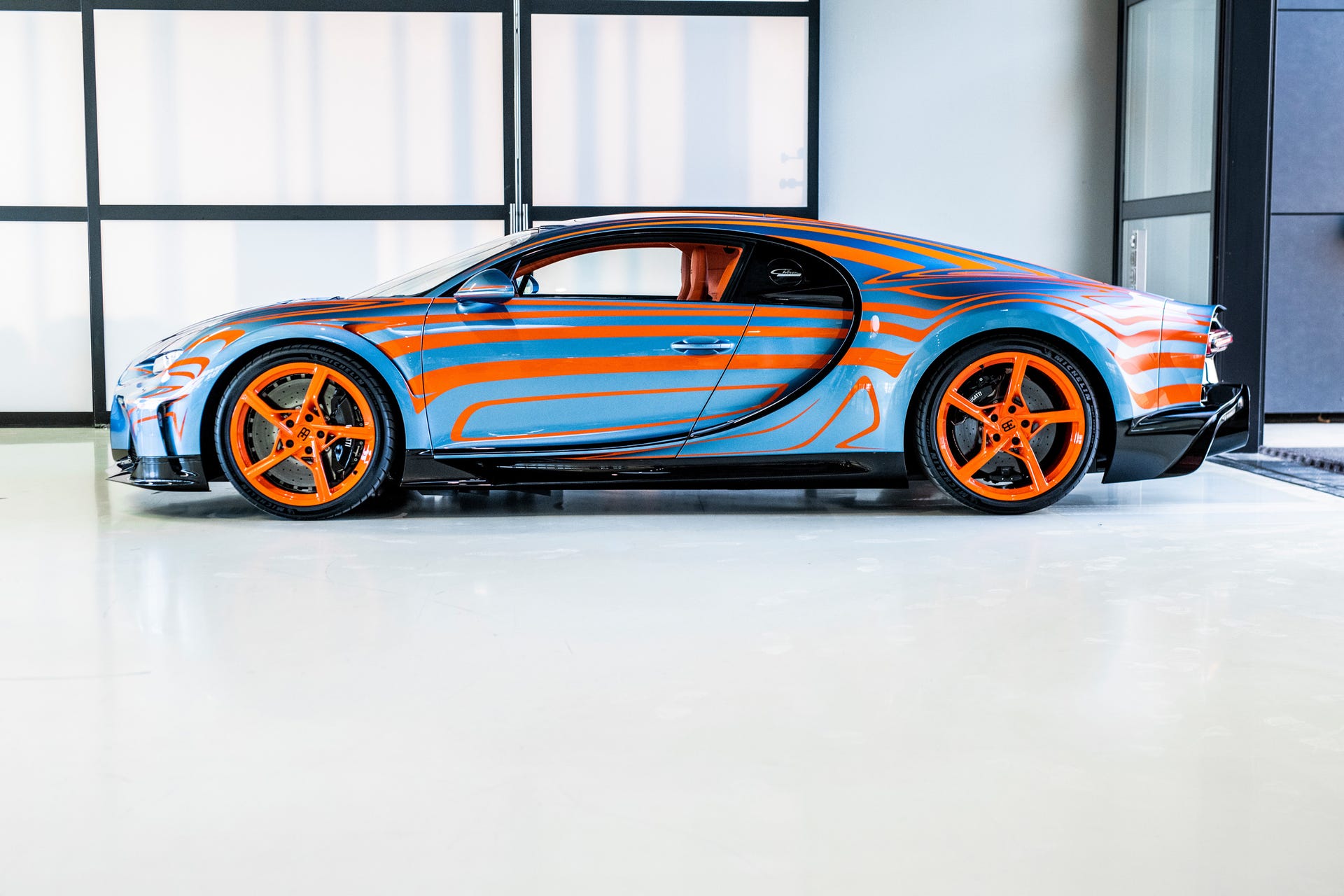 Side View of Bugatti Chiron Super Sport with Vagues de Lumière Paint